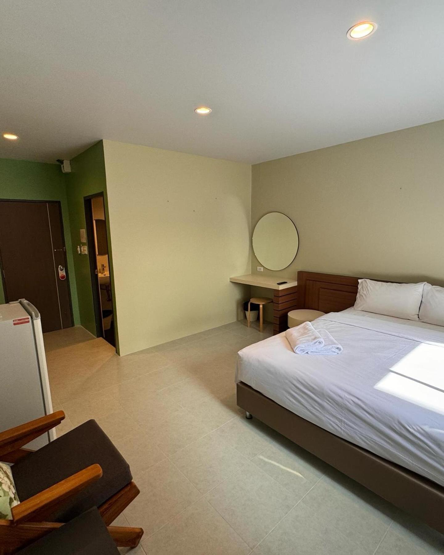 Siri Hotel Phuket Buitenkant foto