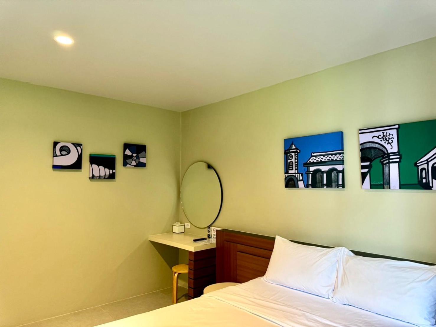 Siri Hotel Phuket Buitenkant foto