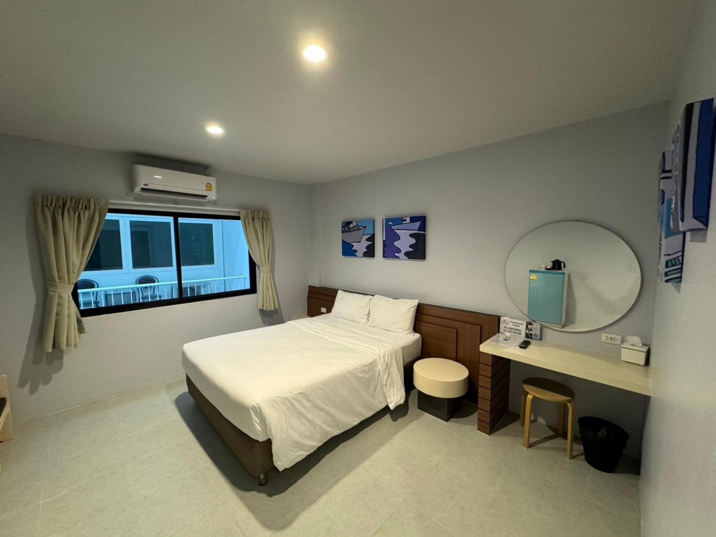 Siri Hotel Phuket Buitenkant foto